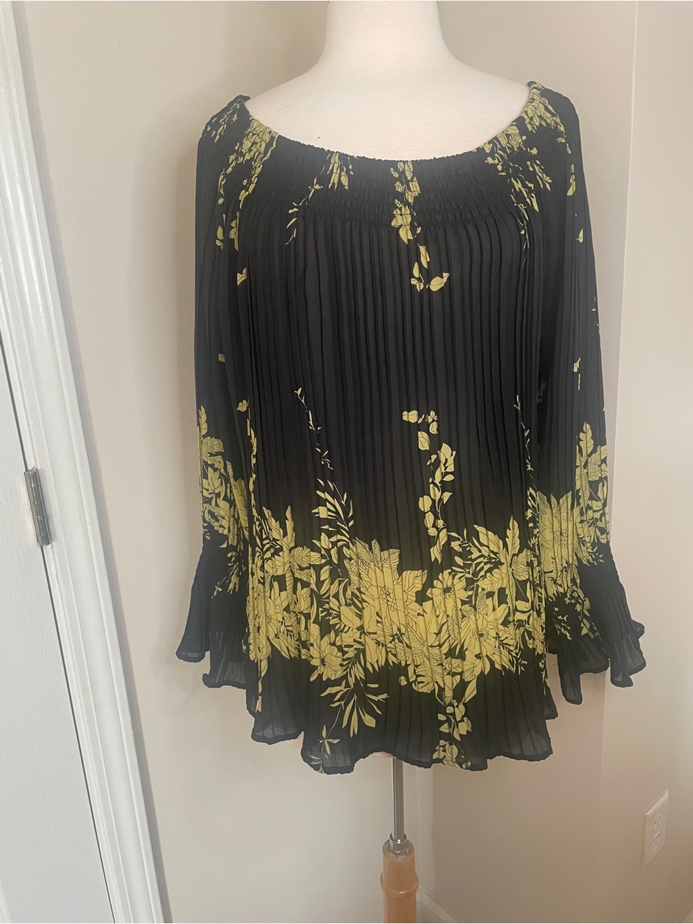 Dress-U by Sharon Long Sleeve Fully Pleated Blouse Size 1X